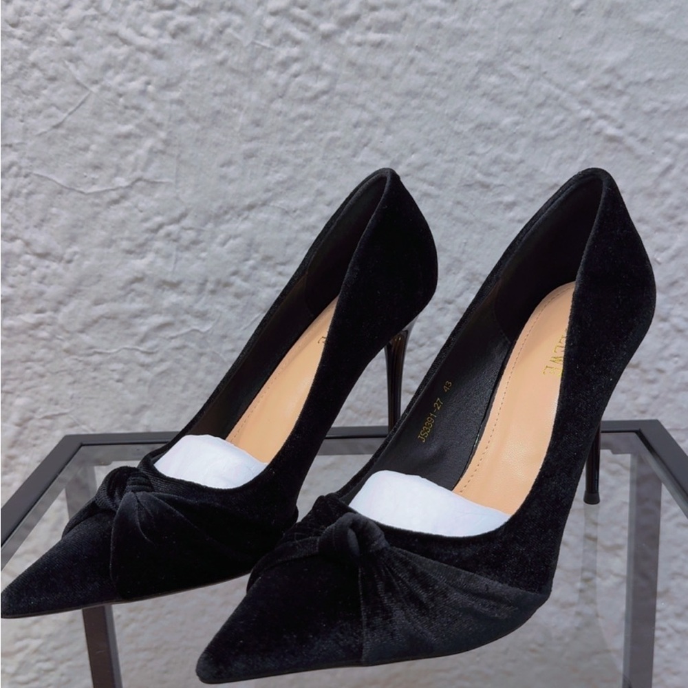 SOLD Elegant Black Velvet High Heel Pumps